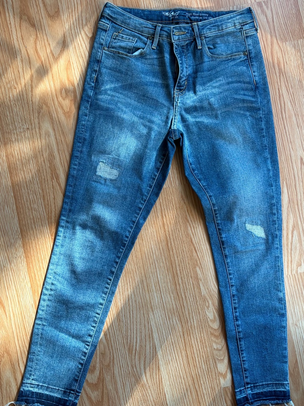 High Rise Women’s Skinny Jeans Distressed Raw Hem Stretch Denim (Size 8R / 29)